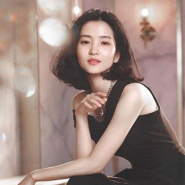 6 Potret Cantik Kim Tae Ri, Lawan Main Song Joong Ki di Film Terbaru