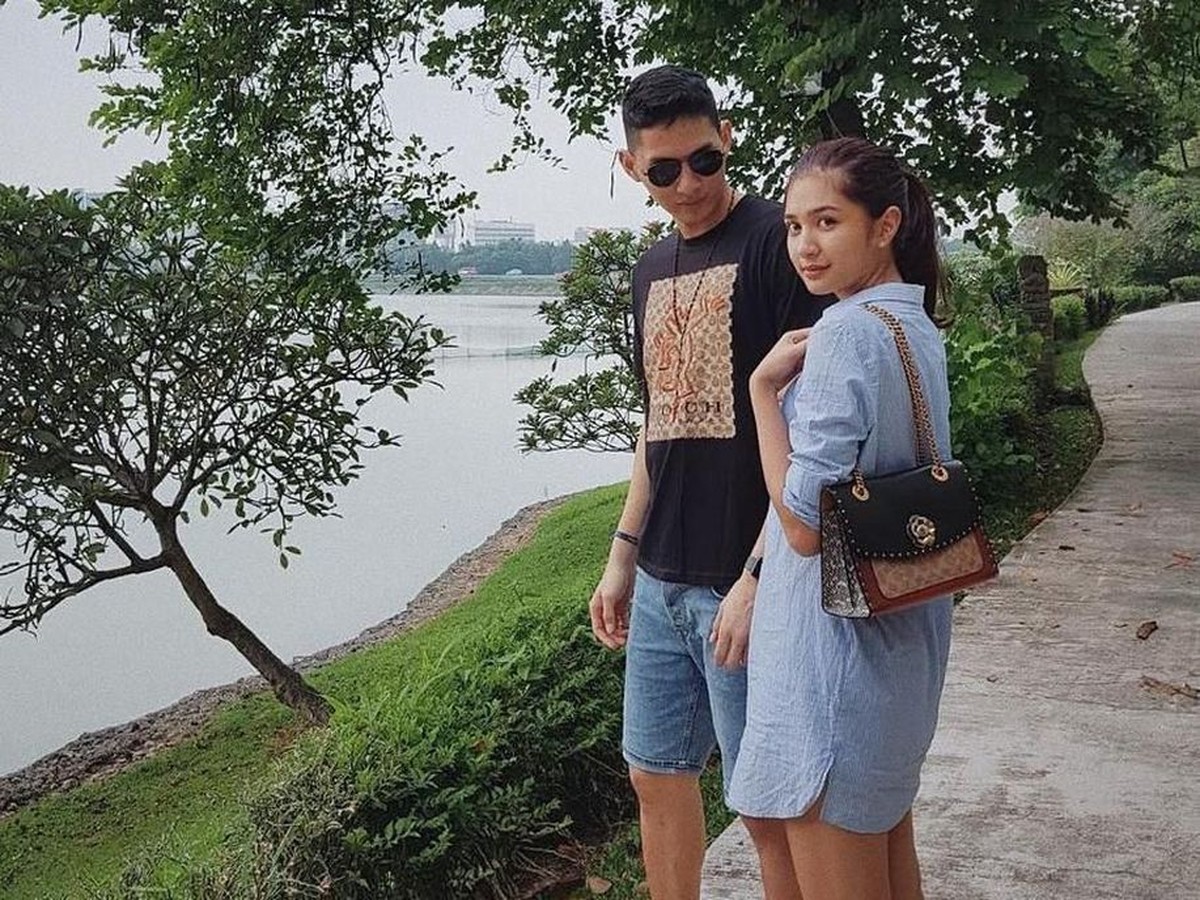 Hubungan asmara Mikha Tambayong dan Daniel Wenas dikabarkan telah kandas&period; Insertlive sajikan kilas balik perjalanan kisah cinta keduanya&colon;