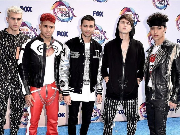 Tujuh gaya selebriti di karpet merah Teen Choice Awards 2019.