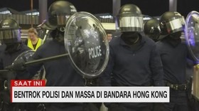 VIDEO: Bentrok Polisi & Massa di Bandara Hong Kong