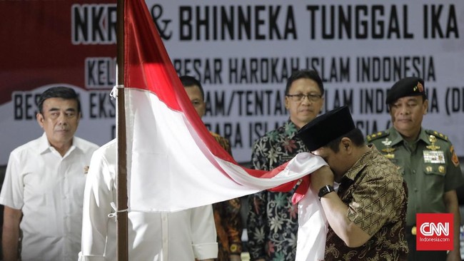 Cabut baiat NII ini dilakukan dalam rangka kembali mengakui Negara Kesatuan Republik Indonesia (NKRI).