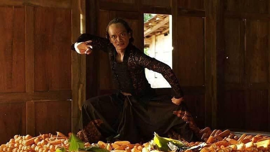 Sejumlah film Indonesia yang memicu kontroversial saat perilisannya.