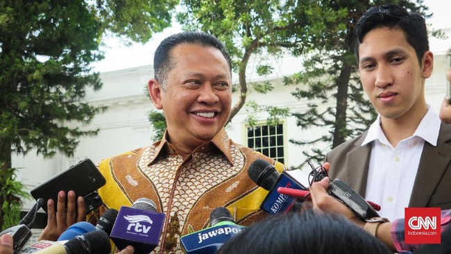 Bakal calon ketua umum (ketum) Golkar Bambang Soesatyo mengaku tidak mau menyeret Presiden Joko Widodo dalam perebutan kursi Ketum Golkar periode 2019-2024.