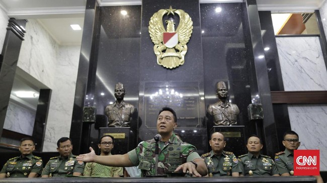 Kepala Staf Angkatan Darat (Kasad) Jenderal TNI Andika Perkasa memberikan keterangan terkait polemik calon taruna Akademi Militer (Akmil) Enzo Allie di Mabes AD. Jakarta, Selasa, 13 Agustus 2019.