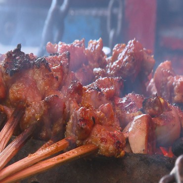 Menjajal Nikmatnya Tongseng dan Sate Legendaris di Jakarta