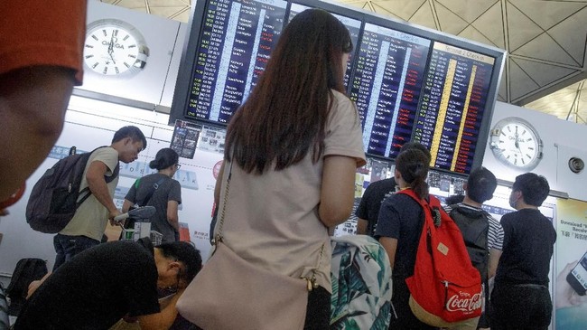 Sejumlah sempat WNI terjebak di Bandara Hong Kong hingga syarat kompensasi korban kecelakaan Boeing 737 MAX 8 Lion Air dan Ethiopian Air.