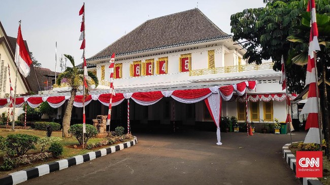 Ancaman pertumpahan darah dan penculikan Sukarno-Hatta ke Rengasdengklok adalah 2 peristiwa yang menggambarkan suasana mencekam jelang proklamasi kemerdekaan.