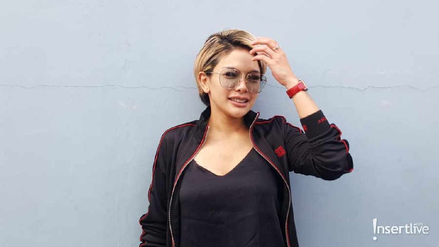 Nikita mengamuk di persidangan dan membuat hakim tidak fokus.