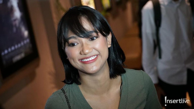 Tanggapan Para Selebriti usai Nonton 'Bumi Manusia', Bagus Enggak Yah? Tanggapan para selebriti usai nonton bareng film Indonesia terbaru, Bumi Manusia.