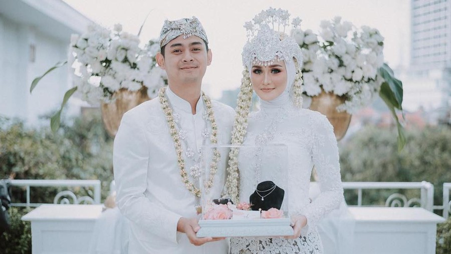 Selamat! Anak Pertama Miqdad Addausy Lahir Anak pertama Miqdad Addausy dan Nadya Fricella lahir.