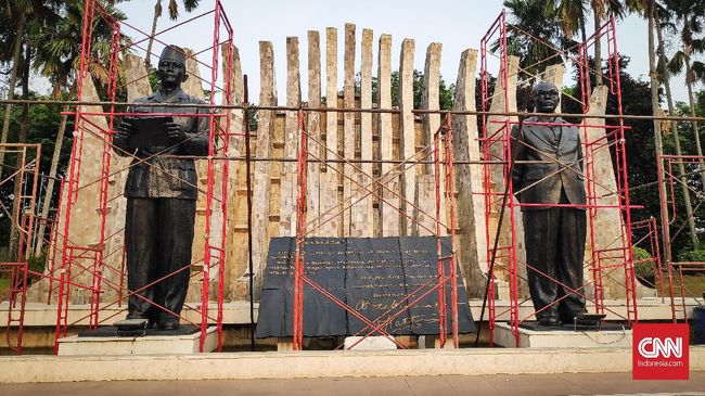 Mengenang Rumah Sukarno, Titik Api Pembacaan Proklamasi Teks Proklamasi dibacakan di halaman rumah Sukarno. Namun rumah tersebut sudah dibongkar dan tak dibangun lagi oleh pemerintah meski berkali-kali diajukan.