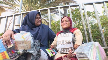 img-title Ketika Dhawiya Zaida Jadi Penjual Keliling