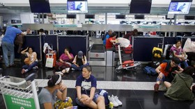 Bandara Hong Kong Dibuka, 200 Penerbangan Dibatalkan