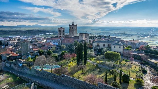 Extremadura, wilayah yang indah di Spanyol dan merupakan surga bagi pencinta alam, menawarkan orang-orang dari luar negeri untuk pindah ke sana.