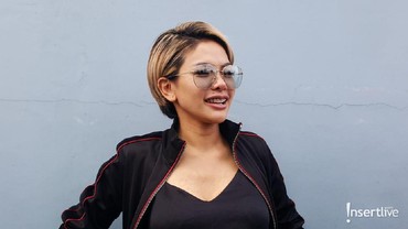 img-title Koleksi Tas Mewah, Nikita Mirzani: Tas Rp40 Juta Buat Beli Kangkung