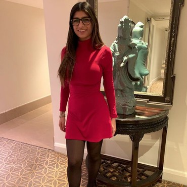 Ditawar Rp1,4 M, Kacamata Mia Khalifa Saat Jadi Bintang Porno Dilelang