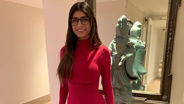 img-title Ditawar Rp1,4 M, Kacamata Mia Khalifa Saat Jadi Bintang Porno Dilelang