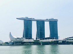 Video: Bangunan Marina Bay Sand Miring, Desain atau Kesalahan?
