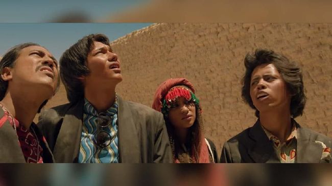 Film Warkop DKI Reborn versi terbaru menceritakan petualangan Dono, Kasino dan Indro saat menyelidiki pencucian uang di sebuah production house Indonesia.