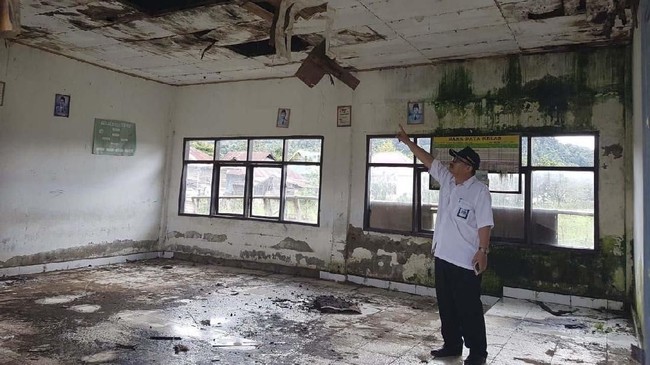 Kementerian PUPR mengatakan percepatan rehabilitasi sekolah dan madrasah berdasarkan instruksi Presiden Joko Widodo pada Juli 2018 lalu.