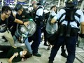 FOTO: Aksi Polisi Bubarkan Pedemo di Bandara Hong Kong