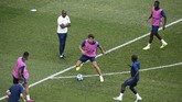 FOTO: Liverpool dan Chelsea Serius Hadapi Piala Super Eropa Liverpool dan Chelsea melakukan latihan jelang pertandingan Piala Super Eropa 2019 di Stadion Vodafone Park, Istanbul, Turki, Kamis (15/8) dini hari WIB.