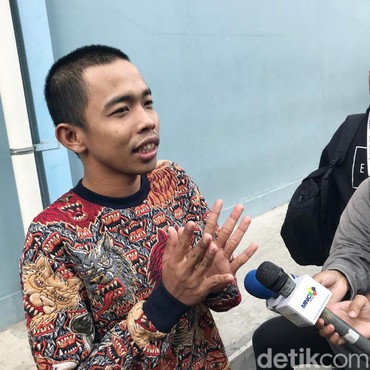 Cerita Sukses Dede Sunandar, dari Cleaning Service hingga Jadi Artis