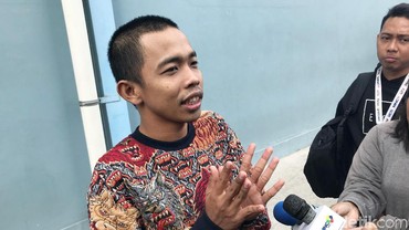 img-title Cerita Sukses Dede Sunandar, dari Cleaning Service hingga Jadi Artis