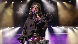 Itikad Alice Cooper untuk Tampil & Bermusik Rock n Roll hingga Usia 90 Tahun