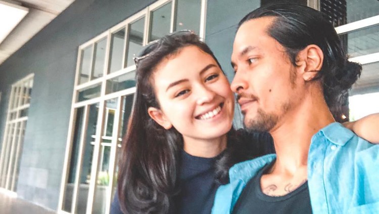 Edward Akbar kerap memberikan ucapan manis untuk sang istri, Kimberly Ryder, lewat akun pribadinya di Instagram.