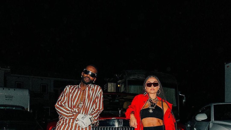 Agnez Mo tampil seksi di launching lagu Hot Girl Summer dengan Two Piece Sportswear. Penampilan Agnez mencuri perhatian.