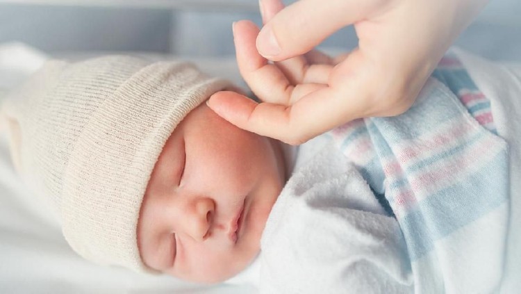 Sedang bingung mencari nama buat si kecil? Rangkaian nama bayi laki-laki dan perempuan berikut bisa jadi inspirasi. Indonesia banget lho, Bun, namanya.