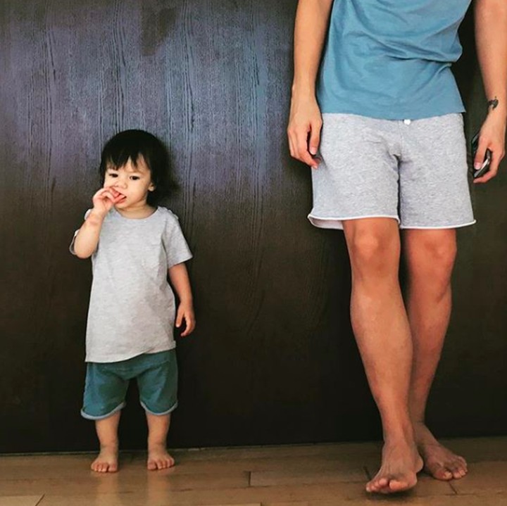 <p>Berpose isap jempol pun Noam tetap menggemaskan. (Foto: Instagram/ @lolagin)  </p>