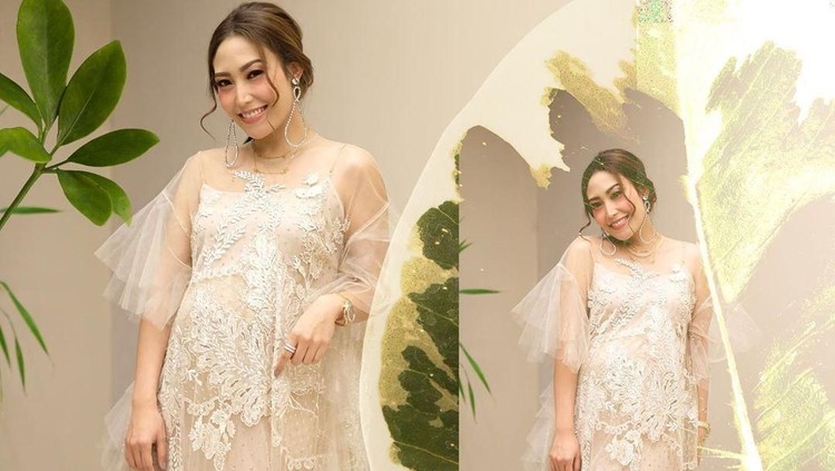 Anak ketiga Ayu Dewi dan Regi Datau sudah lahir beberapa hari lalu. Namun, Ayu dan Regi tak buru-buru mengabarkan kelahiran anaknya.