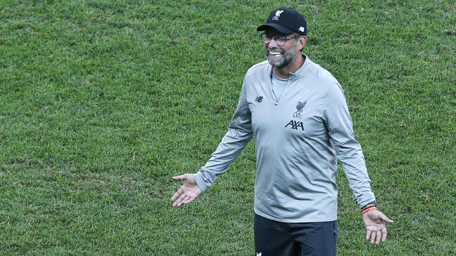 Juergen Klopp berhasil melewati rekor pelatih legendaris Liverpool Kenny Dalglish usai mengantar The Reds menang 2-1 atas Southampton di Liga Inggris.