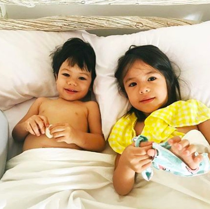 <p>Rukun selalu ya gadis kecil dan jagoan cilik kesayangan Ayah Daniel dan Bunda Viola. (Foto: Instagram/ @lolagin)  </p>