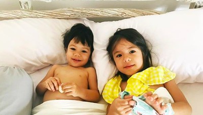 Potret Menggemaskan Mila & Noam, Kakak Adik Anak Daniel Mananta