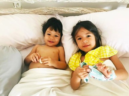 Potret Menggemaskan Mila & Noam, Kakak Adik Anak Daniel Mananta