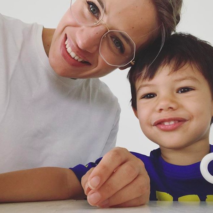 <p>Mana yang lebih mirip Bunda Viola? Kakak Mila atau Adik Noam? (Foto: Instagram/ @lolagin)</p>
