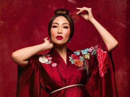 7 Potret Ayu Dewi yang Makin Cantik Saat Hamil 7 Bulan