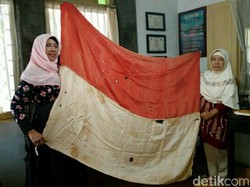 Rekam Jejak Olly Sastra Wanita Pengibar Bendera RI Pertama di Cirebon