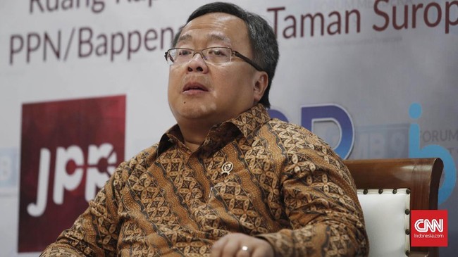 Menteri PPN/Bappenas Bambang P.S. Brodjonegoro berjanji akan memfasilitasi Suku Dayak yang meminta lahan dalam rangka pemindahan ibu kota baru ke Kalimantan.