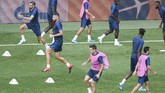 FOTO: Liverpool dan Chelsea Serius Hadapi Piala Super Eropa Liverpool dan Chelsea melakukan latihan jelang pertandingan Piala Super Eropa 2019 di Stadion Vodafone Park, Istanbul, Turki, Kamis (15/8) dini hari WIB.