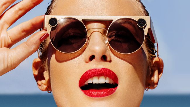 Snap Kembali Coba Peruntungan Lewat Kacamata Spectacles 3 Induk perusahaan Snapchat, Snap kembali memperkenalkan generasi ketiga kacamata pintar Spectacles.