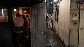 FOTO: 'Terjepit' Deretan Bar di Golden Gai Tokyo