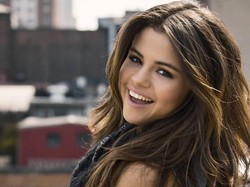 Rekomendasi Hiburan Selama di Rumah dari Selena Gomez