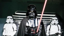 Pecahkan Rekor Barang Star Wars Termahal, Lightsaber Darth Vader Laku Rp60 Miliar