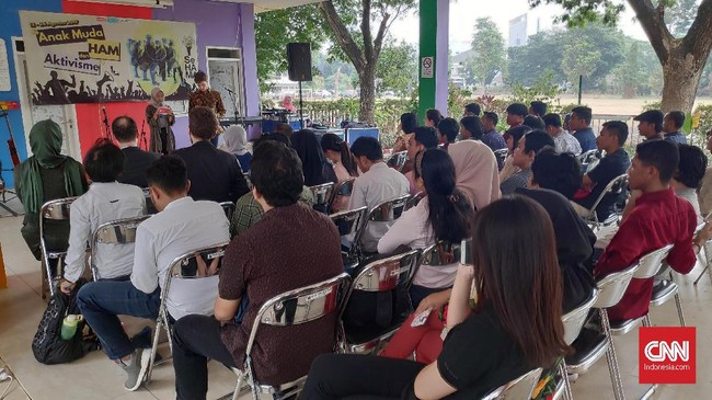 Acara peresmian Sekolah Hak Asasi Manusia untuk Mahasiswa (seHAMA) oleh Kontras ini dihadiri oleh tiga perwakilan kedutaan Prancis, Swiss, dan Kanada.