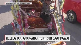 VIDEO: Kelelahan, Anak Tertidur Saat Pawai
