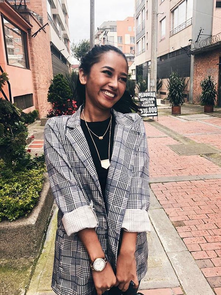 Pesona Mutia Ayu, Model Seksi yang Isunya Dekat dengan Glenn Fredly Beberapa gaya Mutia Ayu, model cantik yang dikabarkan bertunangan dengan Glenn Fredly.